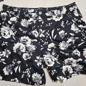 Gloria Vanderbilt Black Floral Shorts